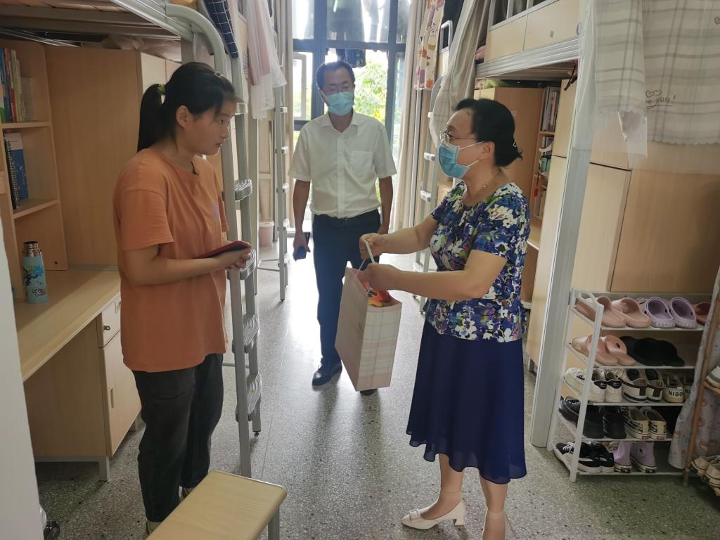 月圆人安思乡时药学师生话中秋 江苏护理职业学院